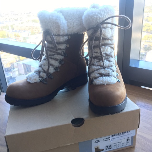 UGG Women's Fraser Ankle Bootie - Picture 2 of 8